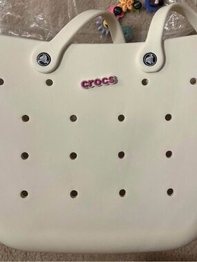 CROCS White Perforated Tote with Pink Logo Charm